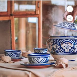 ensemble-soupiere-avec-bols-et-assiettes